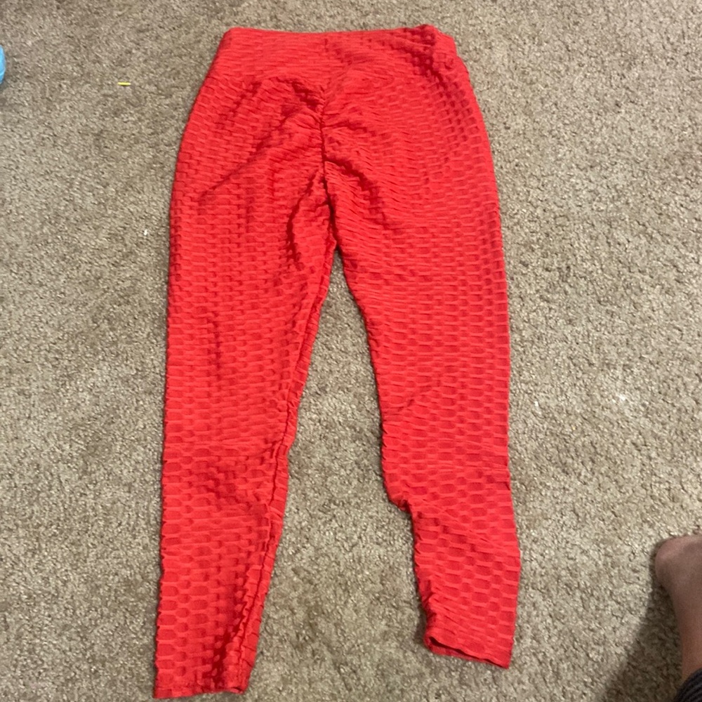 Small active wear leggings red